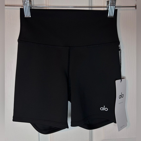 NWT ALO Yoga 5" Airlift Energy Short- Black/ Size X-Small (2-4) - Picture 5 of 10
